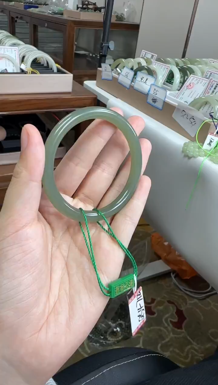 未镶嵌手镯和田玉54