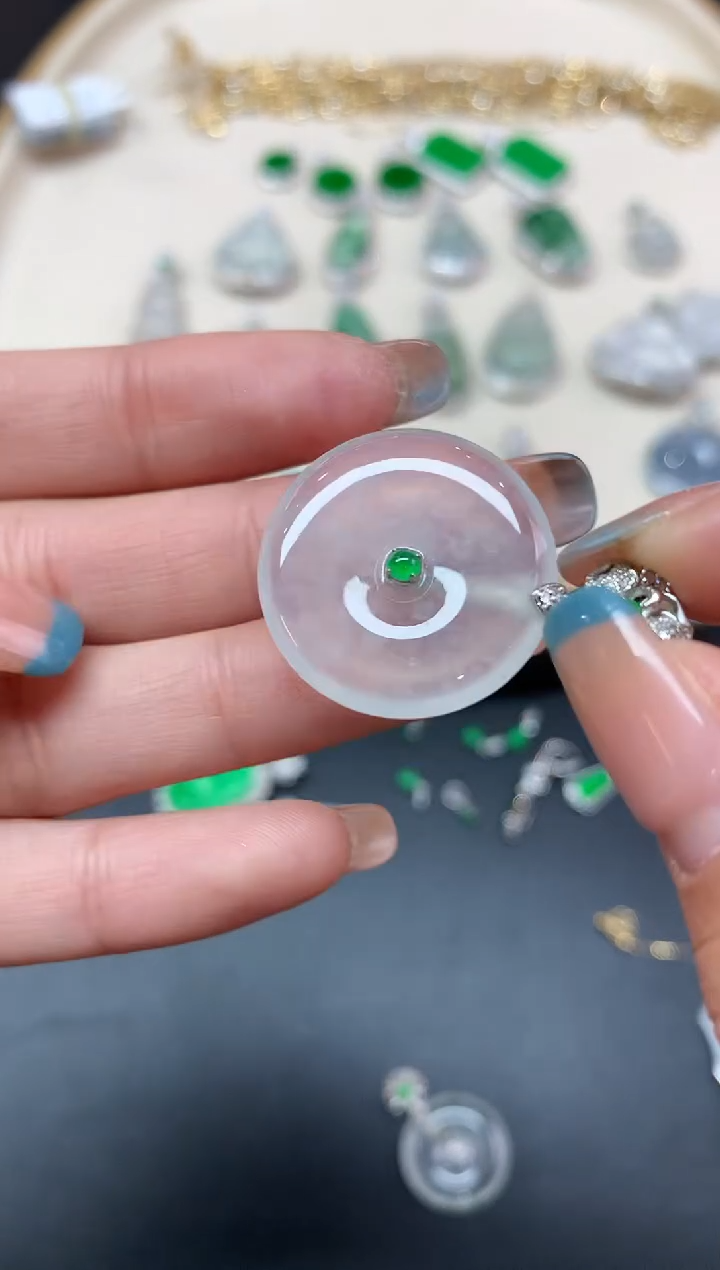 【闪购商品】翡翠吊坠(不含链)18K金镶嵌吊坠A494|15800