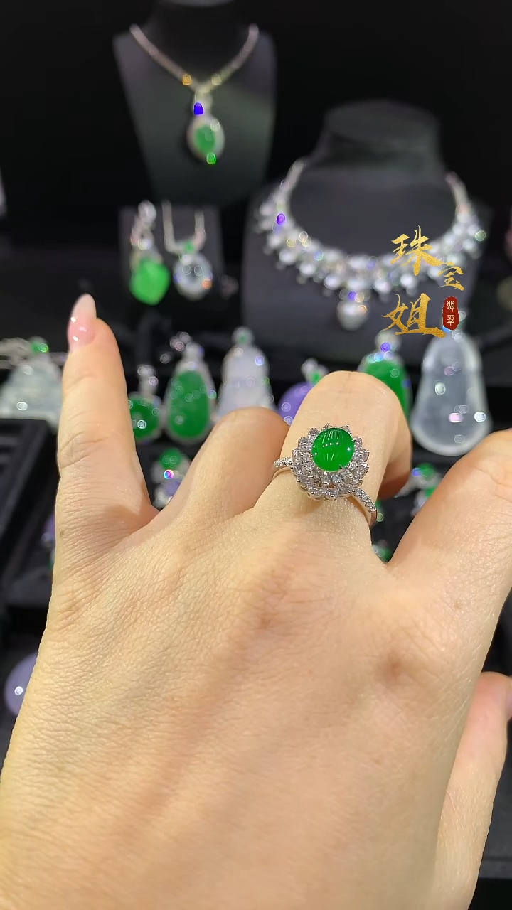 18K金镶嵌戒指翡翠戒指