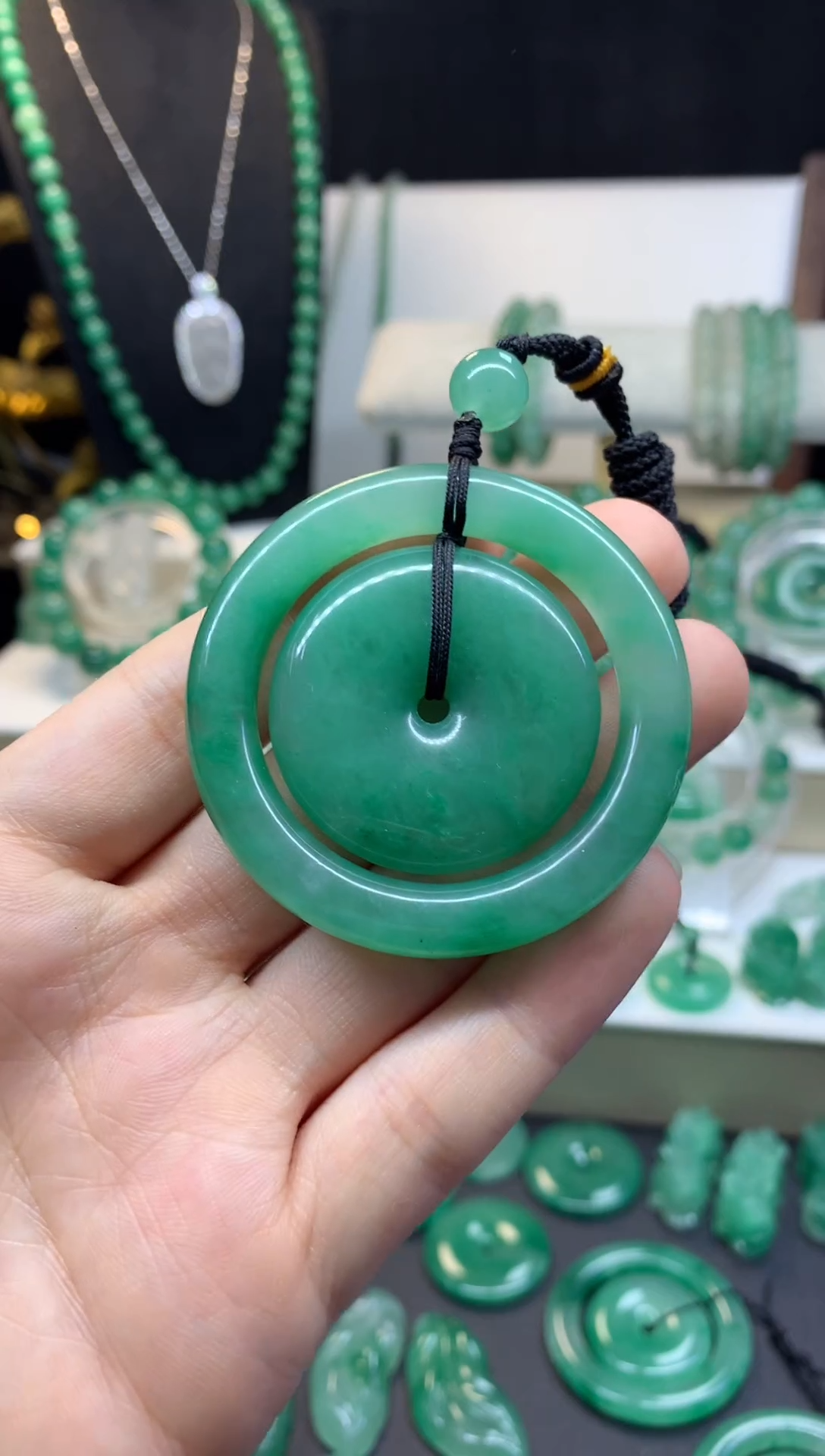 吊坠(不含链)未镶嵌石英质玉（非洲翠）满绿子母扣