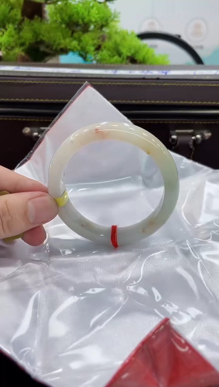 【闪购商品】翡翠手镯未镶嵌手镯