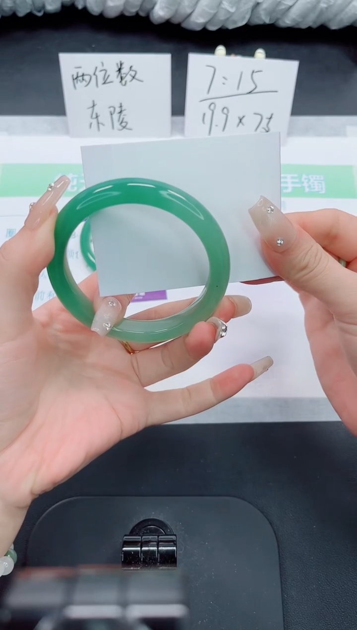 【闪购商品】石英质玉手镯未镶嵌8号-58.4圈