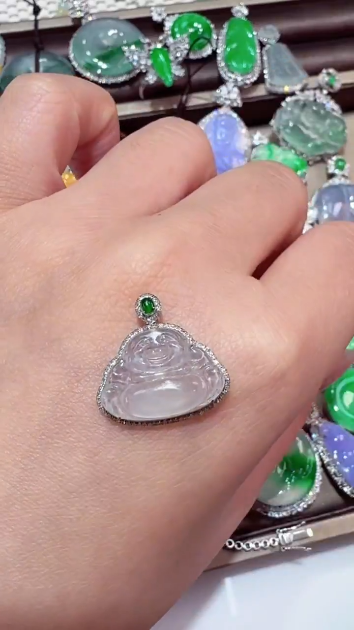 颈饰18K金镶嵌翡翠佛