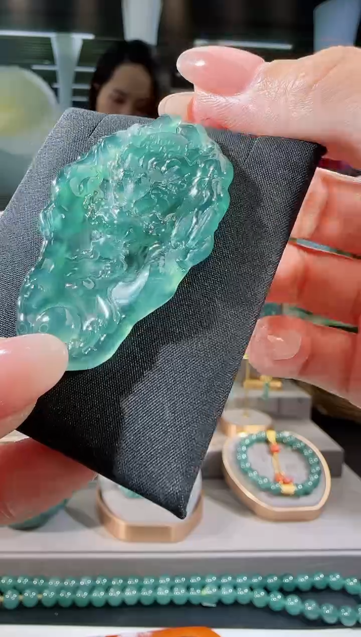 【闪购商品】翡翠吊坠(不含链)未镶嵌龙牌