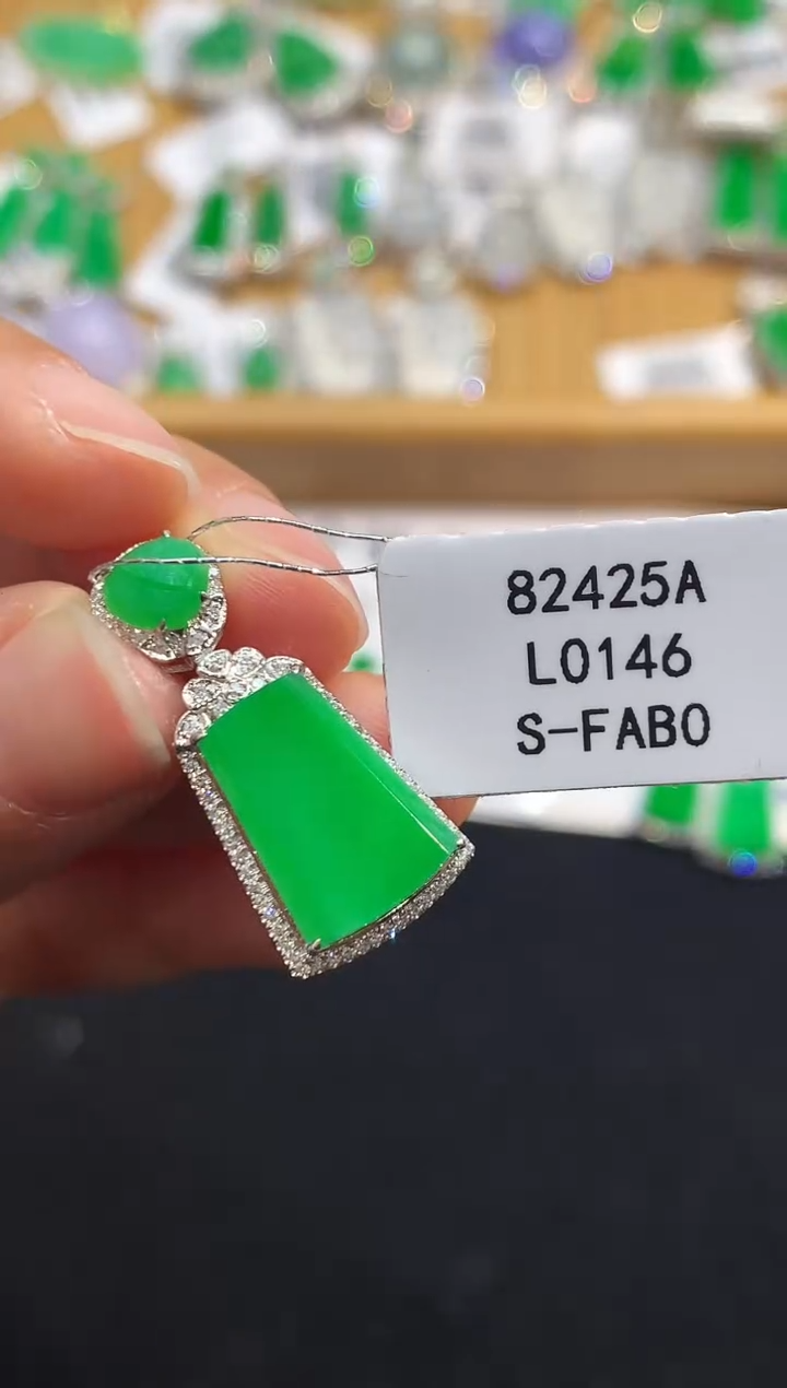 【闪购商品】翡翠吊坠(不含链)18K金镶嵌2750   