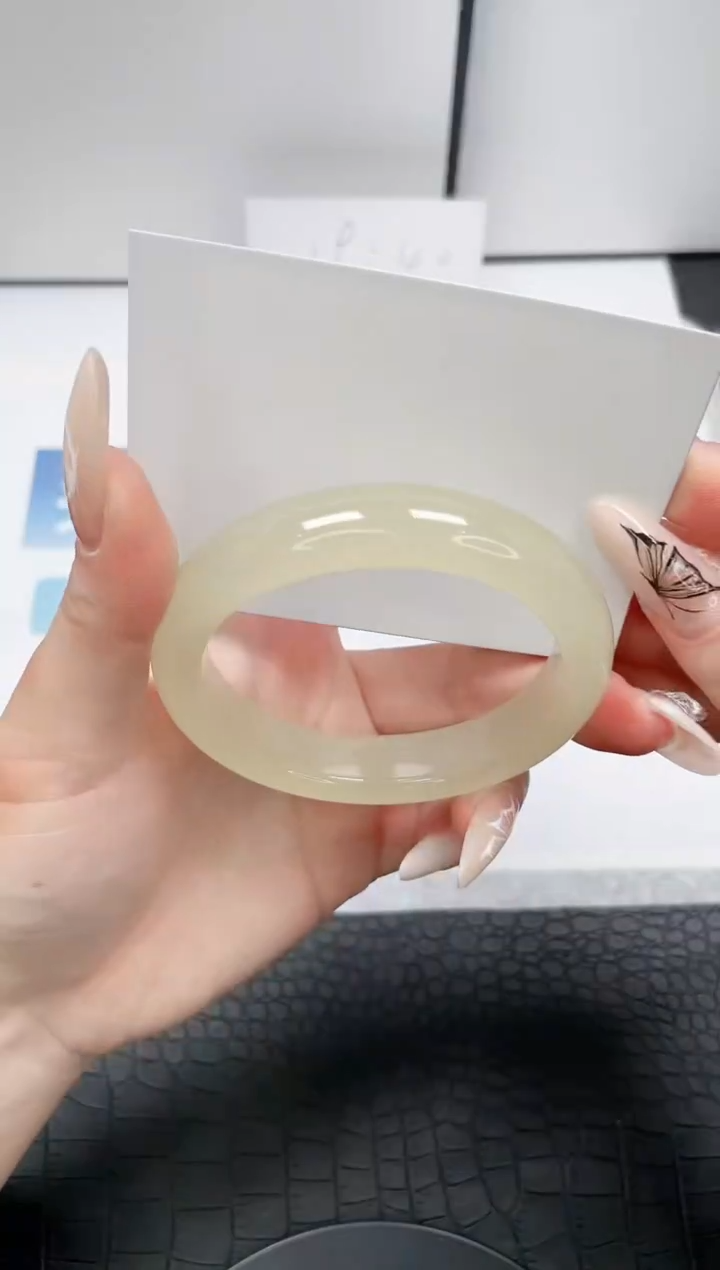 【闪购商品】石英质玉手镯未镶嵌07-58