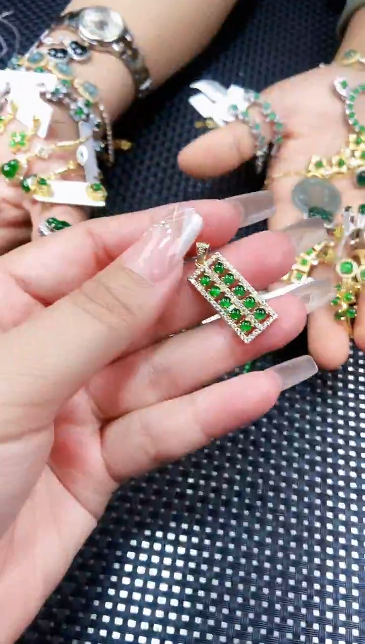 【闪购商品】翡翠吊坠(不含链)未镶嵌111111111