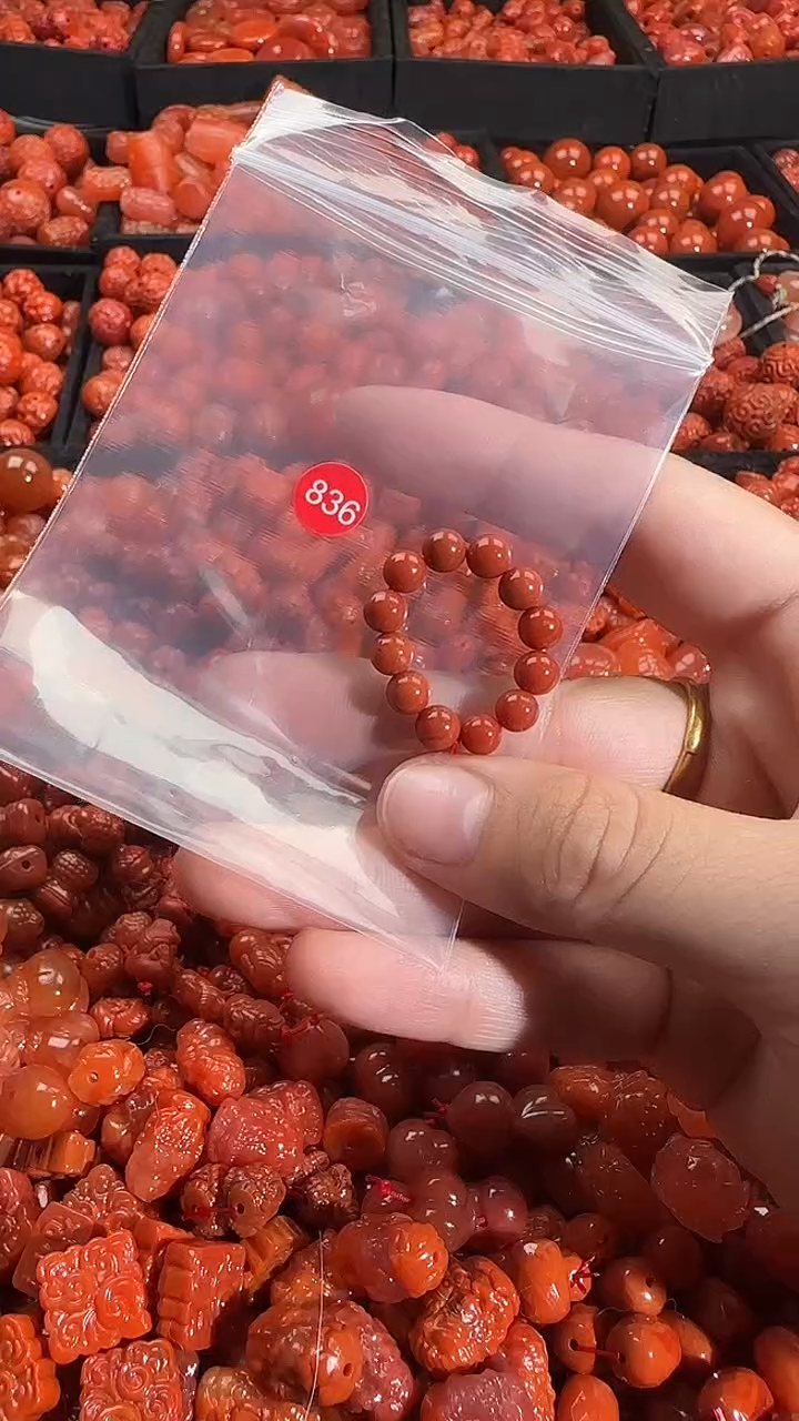 颈饰未镶嵌南红玛瑙1