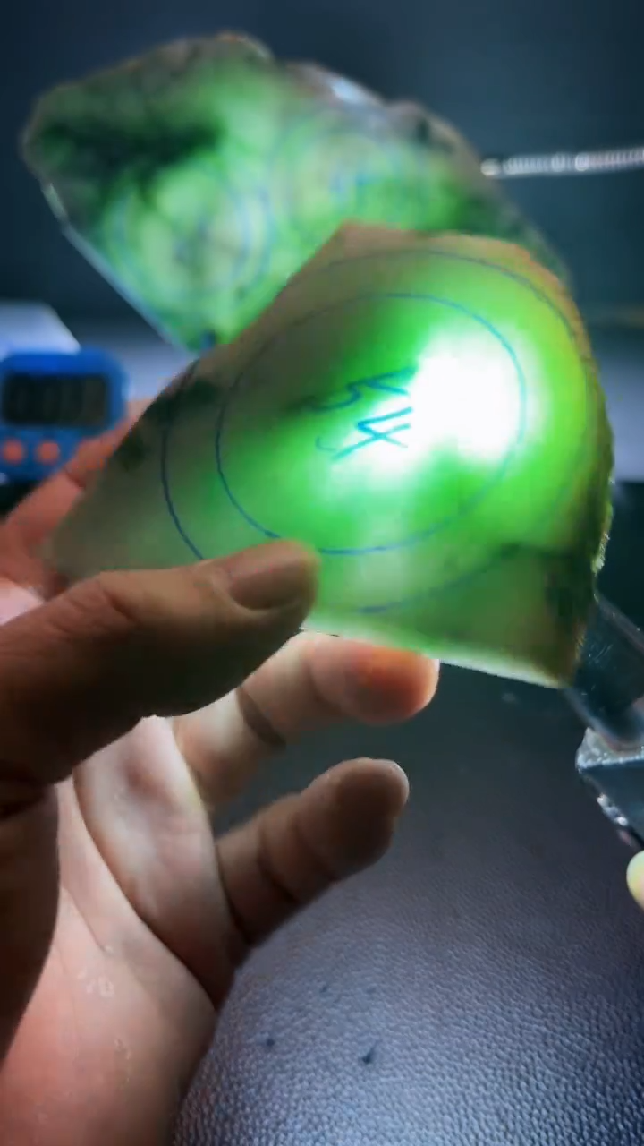 未镶嵌手镯定制翡翠9****。翡翠