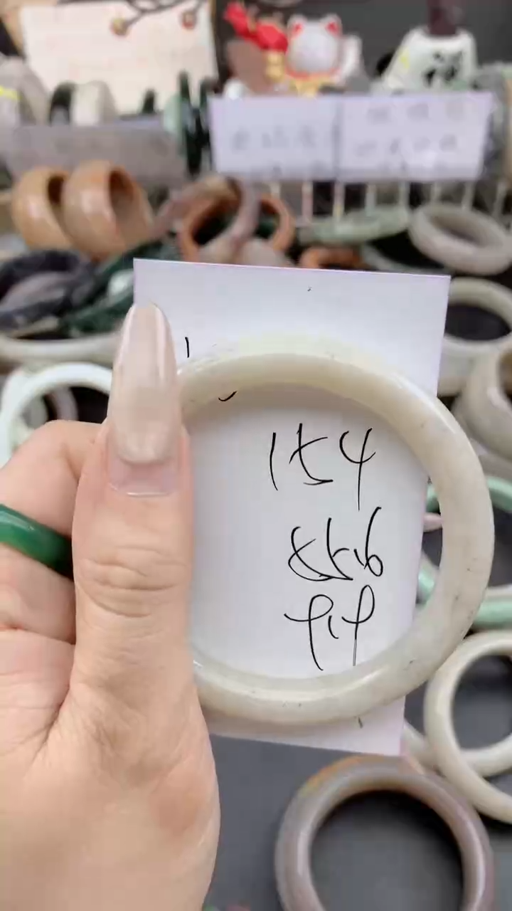 未镶嵌手镯石英质玉154