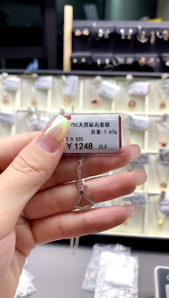 【闪购商品】钻石耳饰18K金镶嵌标签损坏不退不换