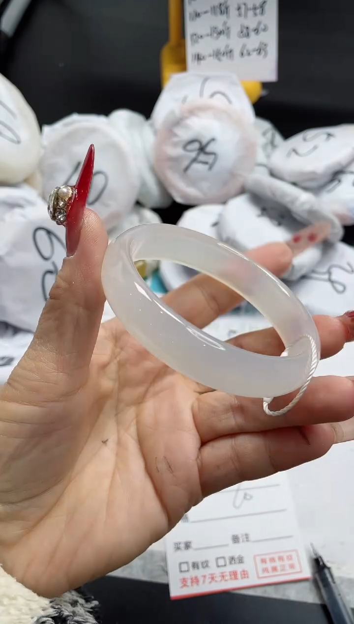 【闪购商品】石英质玉手镯未镶嵌590