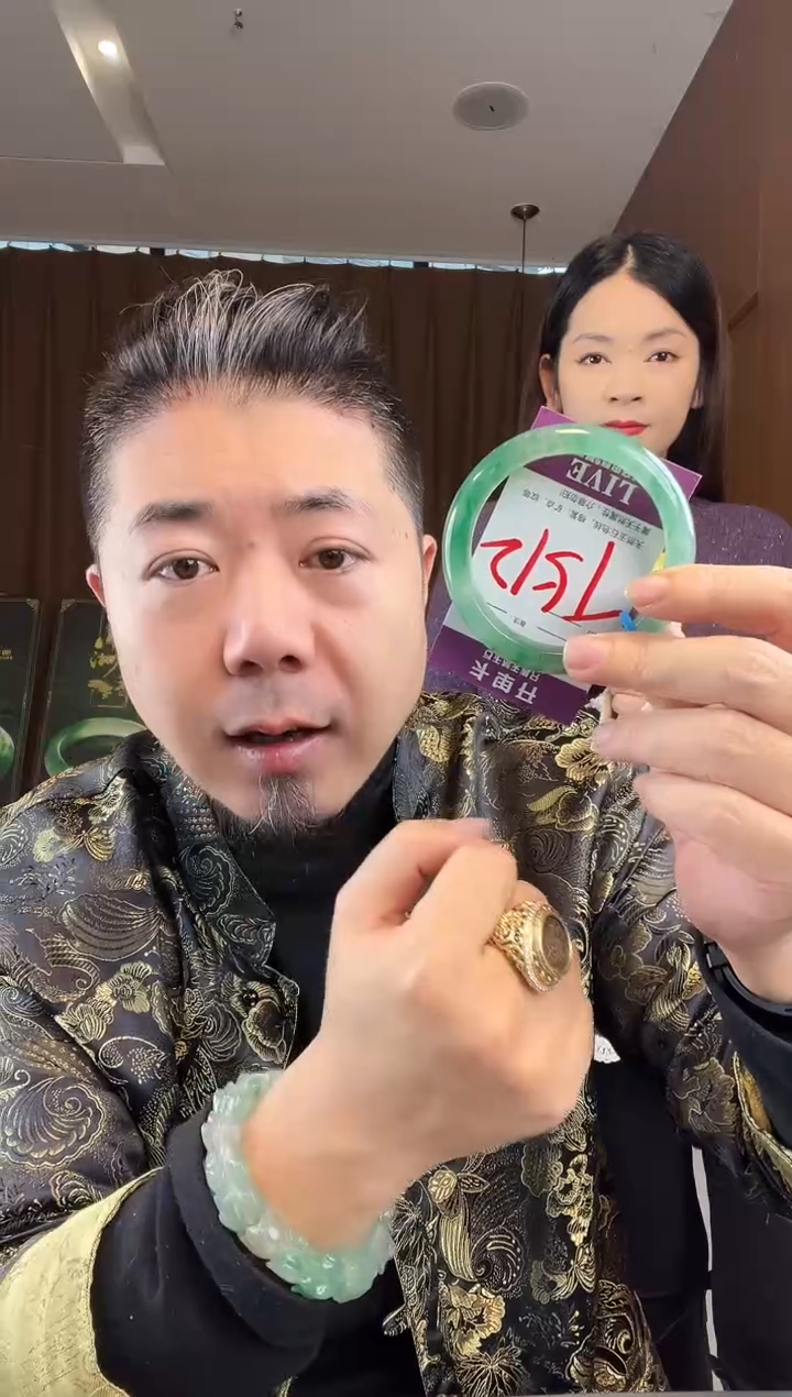 【闪购商品】石英质玉手镯未镶嵌非洲翠