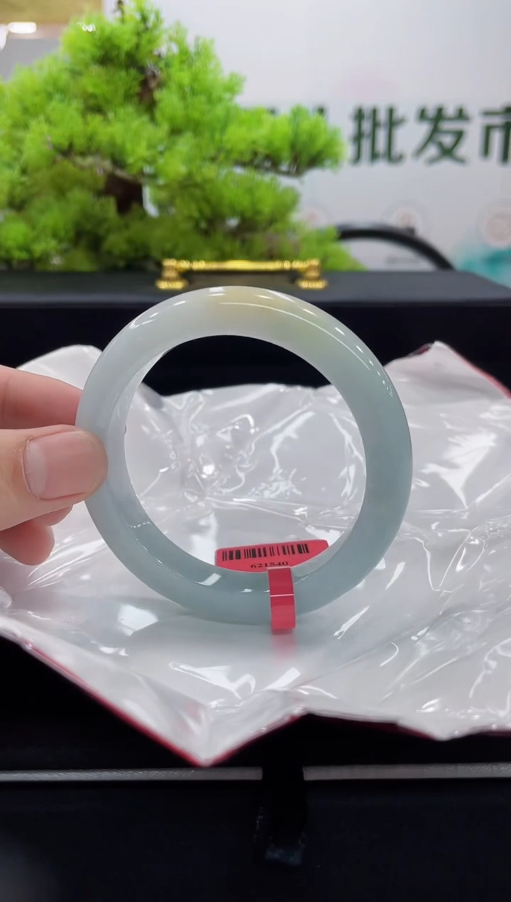 【闪购商品】翡翠手镯未镶嵌手镯