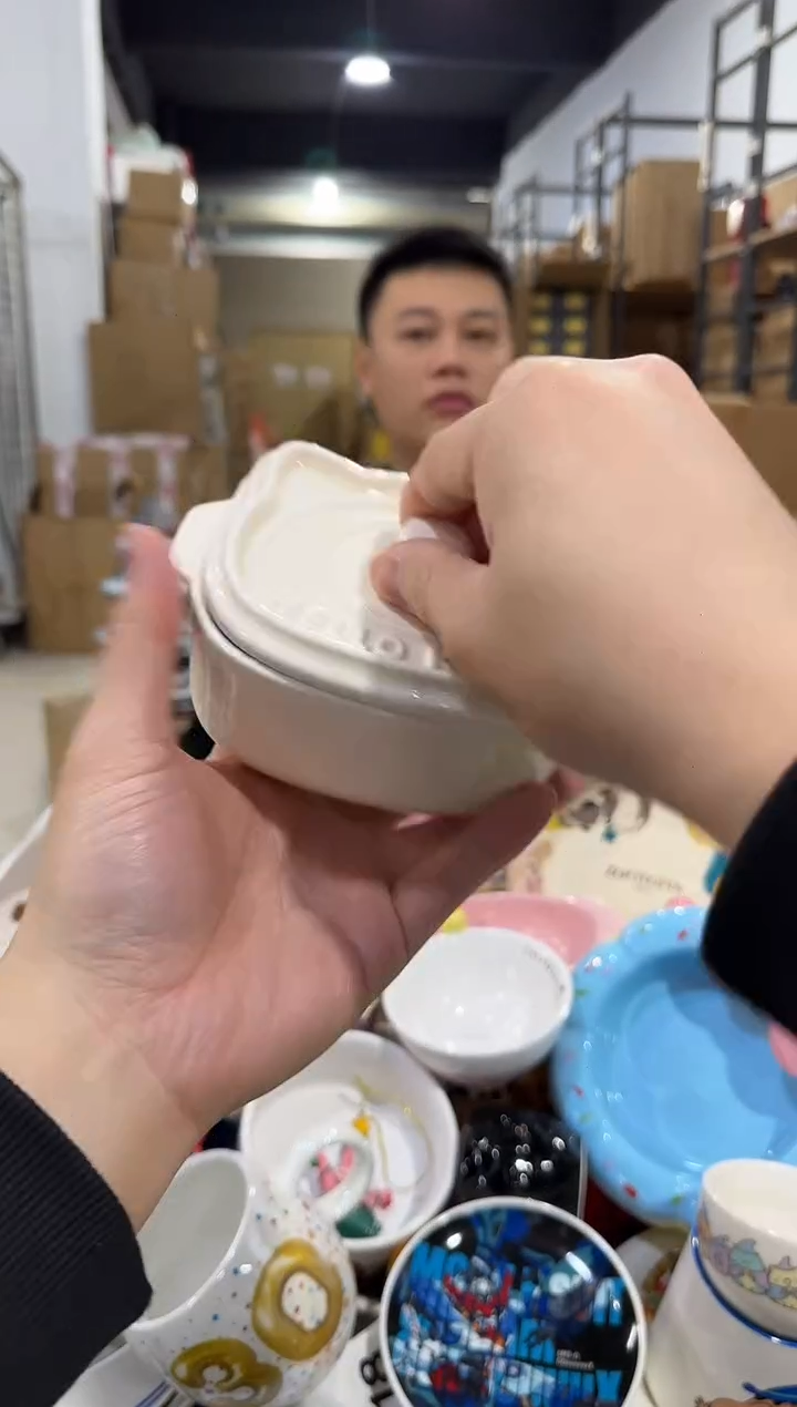 瓷片白色kt猫炖盅