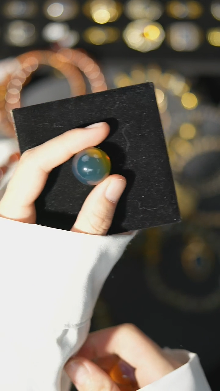 【闪购商品】琥珀裸石未镶嵌20mm高蓝单珠