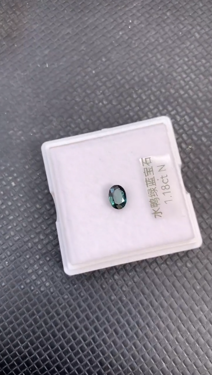 【闪购商品】蓝宝石裸石未镶嵌天然水鸭绿色蓝宝石