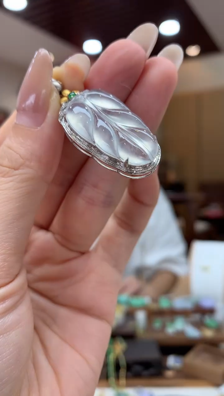 吊坠(不含链)18K金镶嵌翡翠叶子