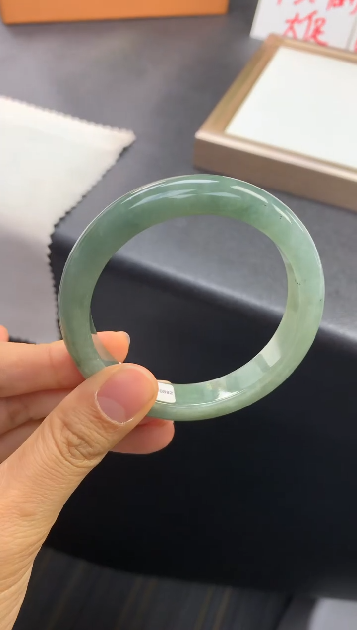 未镶嵌手镯翡翠退货需手镯吊牌标签完好