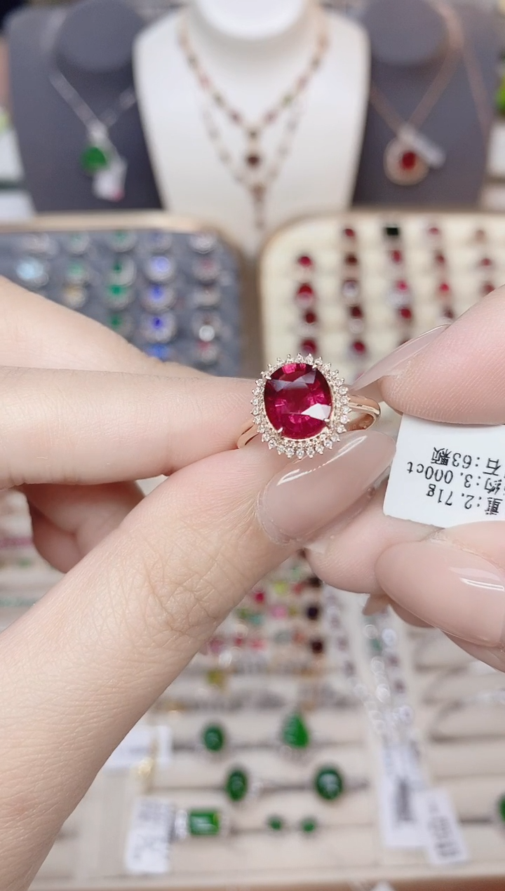 18K金镶嵌碧玺戒指碧玺3CT