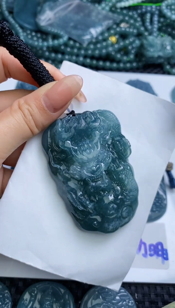 【闪购商品】翡翠颈饰未镶嵌         