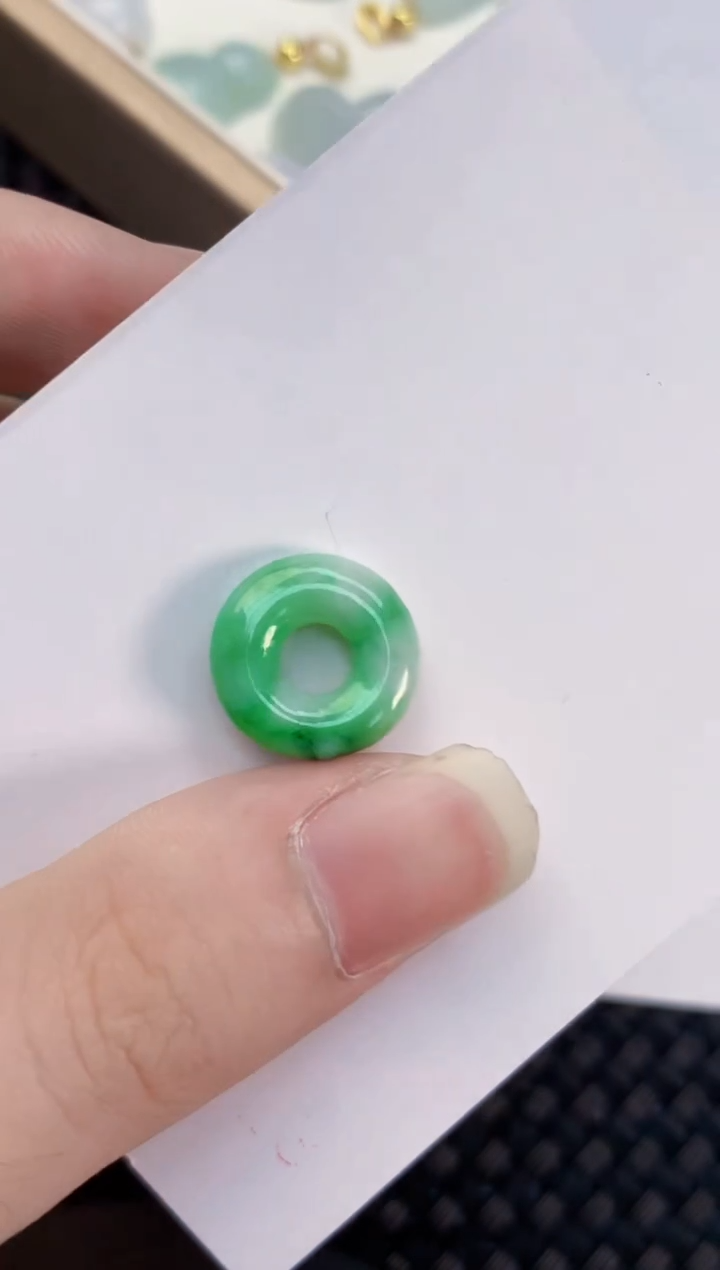 翡翠未镶嵌颈饰        1