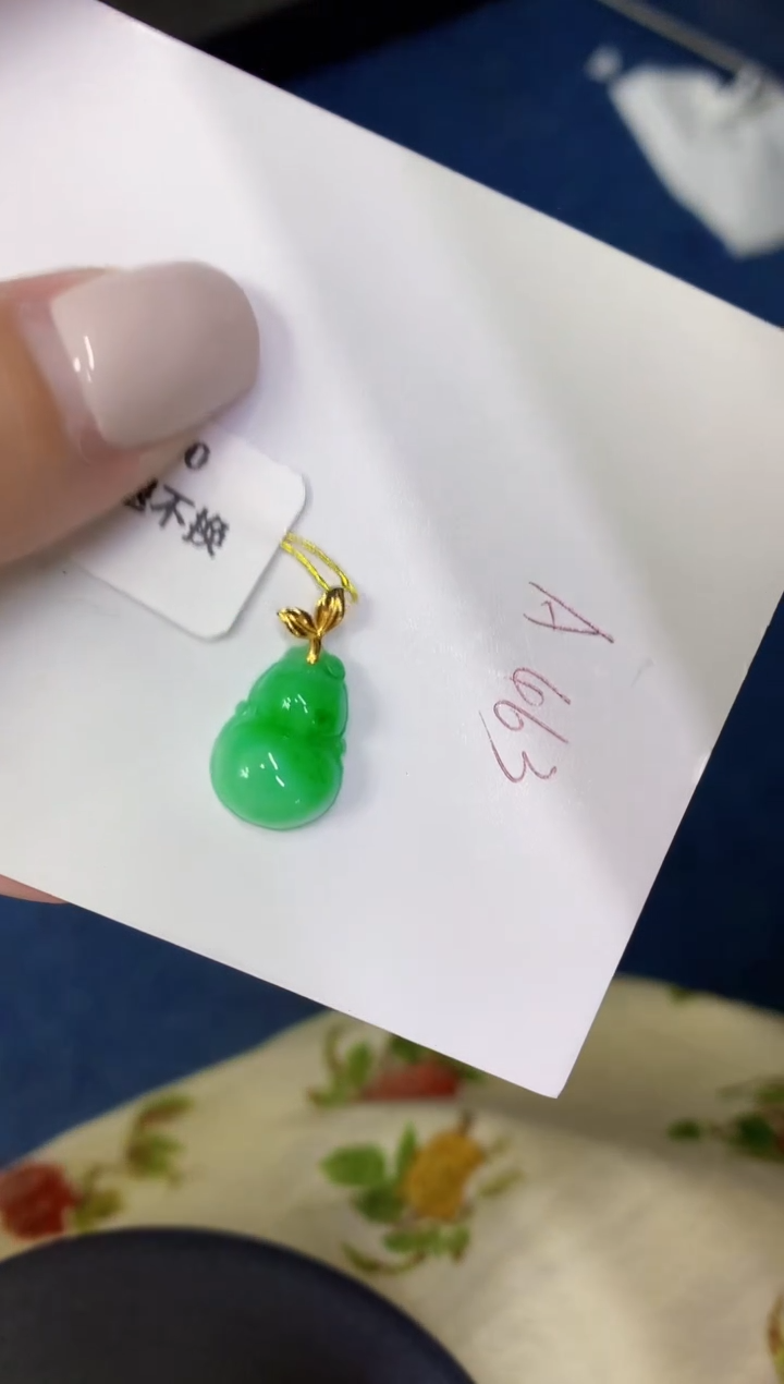 颈饰18K金镶嵌翡翠缅甸天然翡翠A货