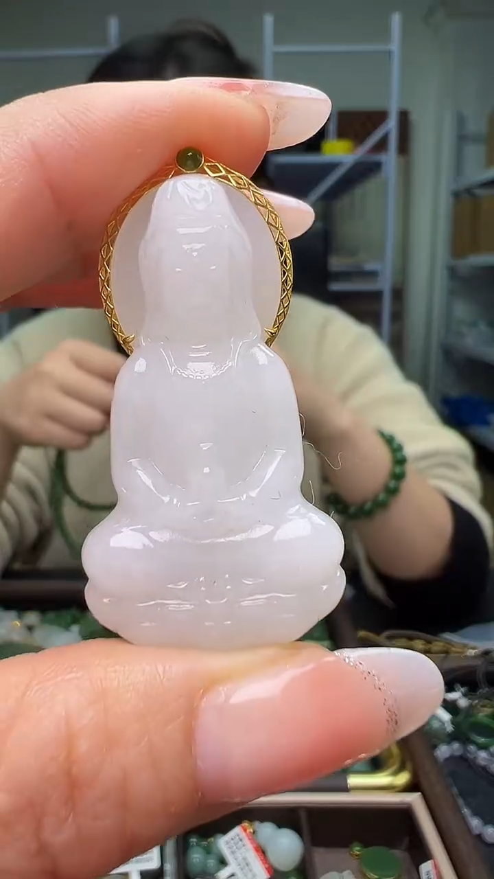 颈饰18K金镶嵌和田玉(多样性发货.发其一）11.06.50