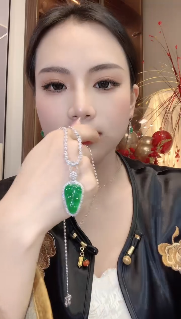 【闪购商品】翡翠吊坠(不含链)18K金镶嵌D43