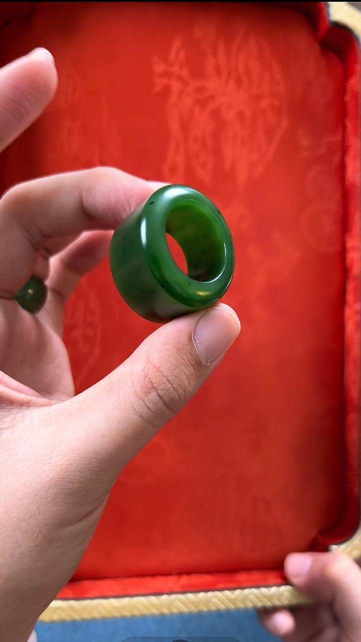 未镶嵌和田玉摆件俄碧矮桩扳指少量黑点【21+内径】