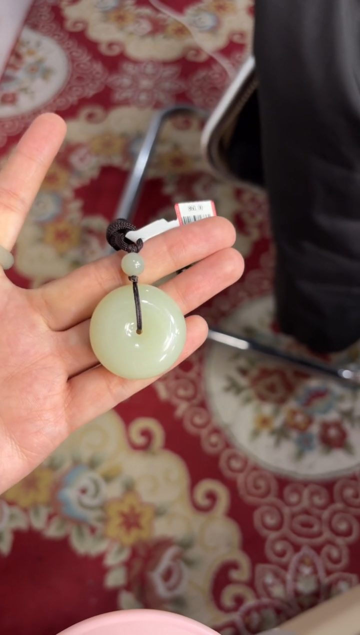 【闪购商品】和田玉吊坠(赠链)未镶嵌若羌微色差吊坠