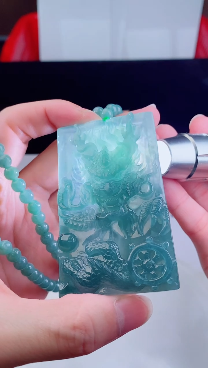 颈饰未镶嵌翡翠             