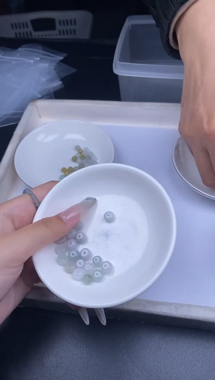 颈饰未镶嵌翡翠散珠批发多样性发货