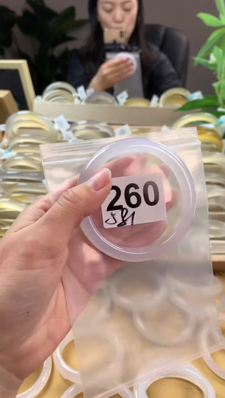 【闪购商品】玛瑙/玉髓手镯未镶嵌260
