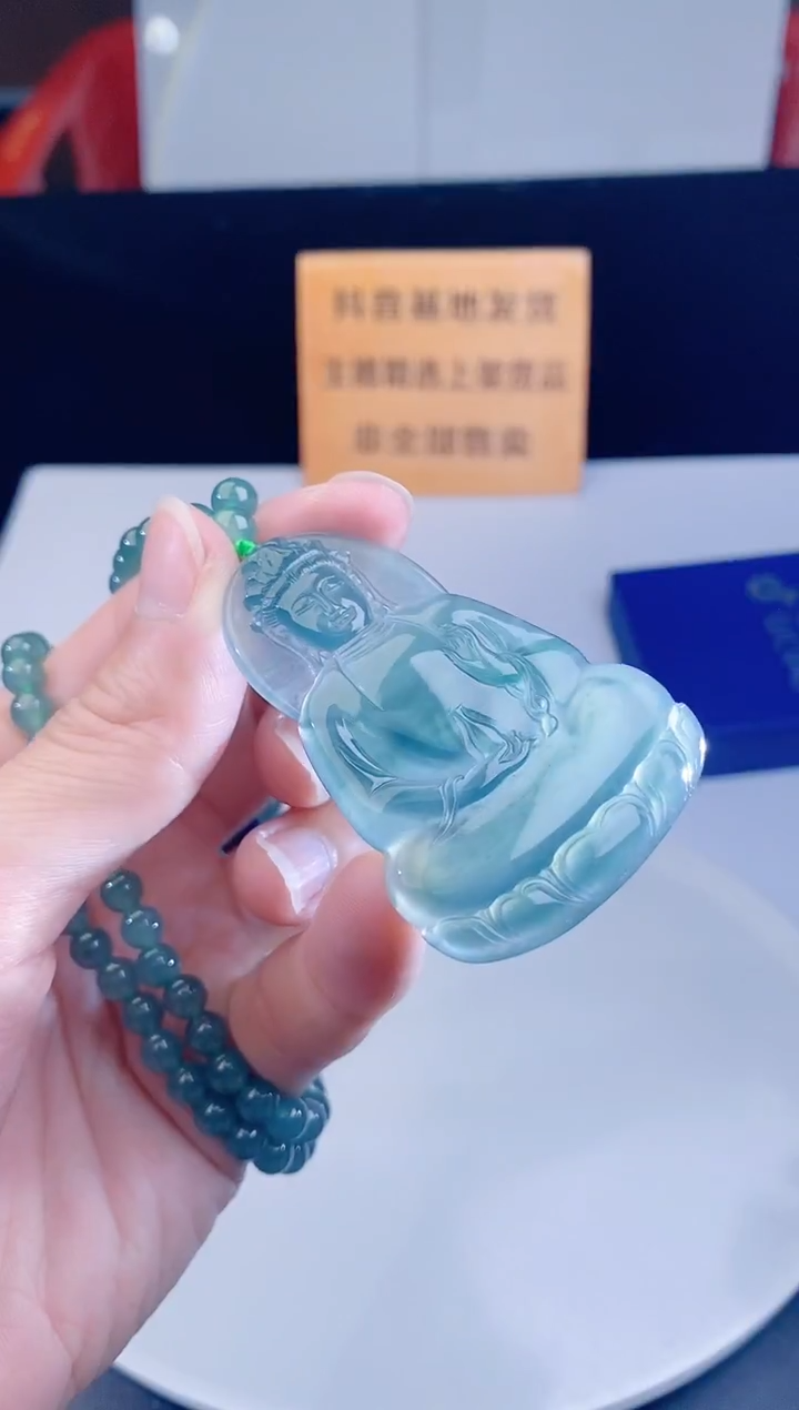 颈饰未镶嵌翡翠   