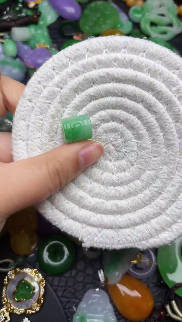 颈饰未镶嵌翡翠缅甸翡翠吊坠