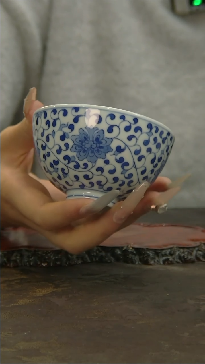 【闪购商品】青花手绘缠枝莲主人杯