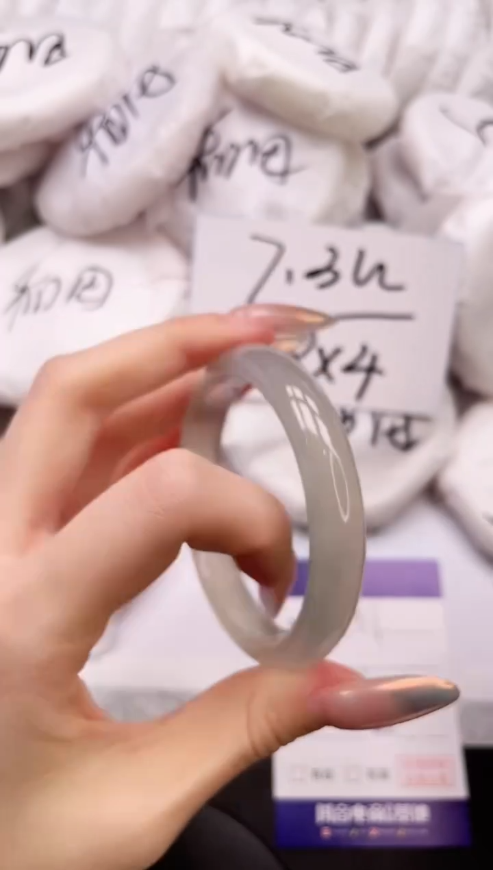 【闪购商品】石英质玉手镯未镶嵌5K369-56