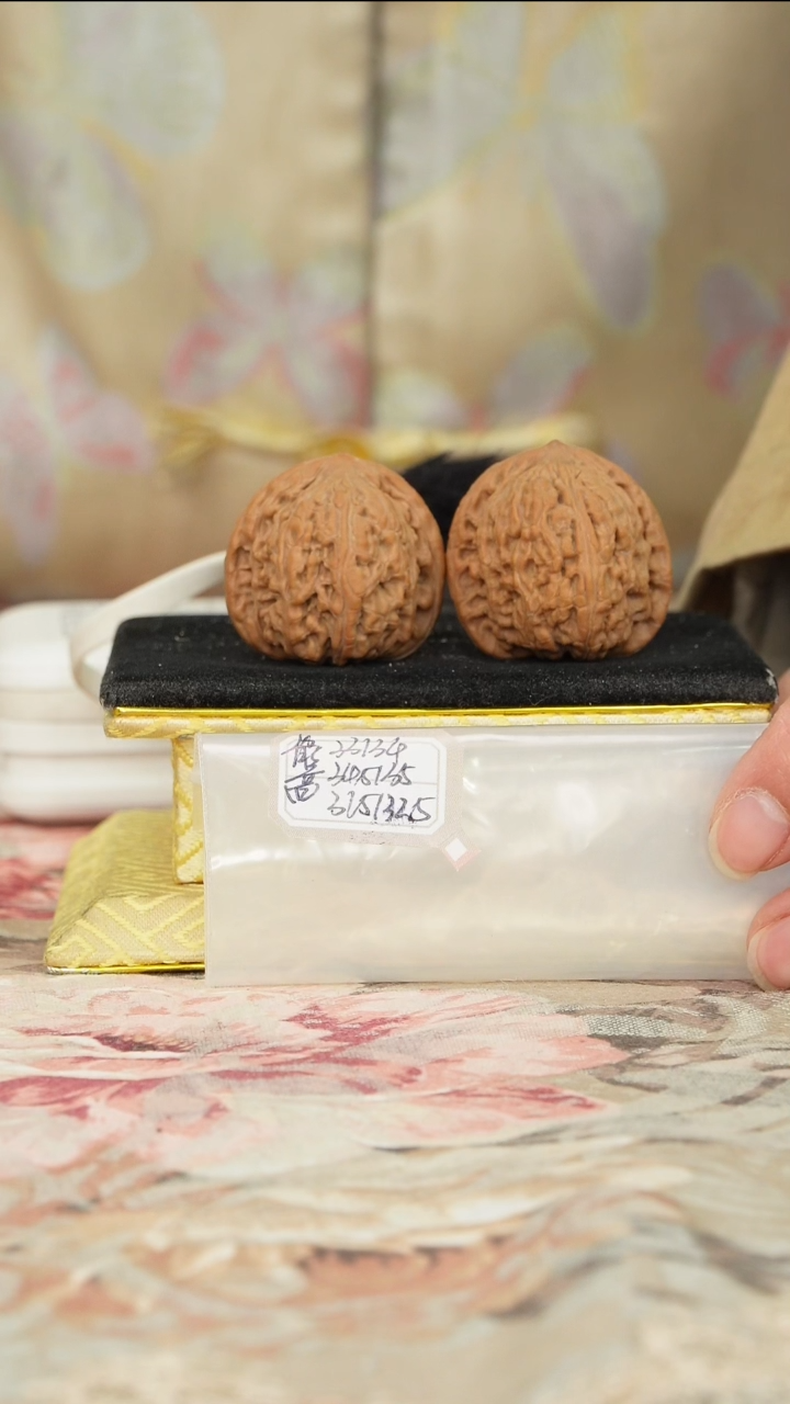 【闪购商品】文玩核桃把件密纹狮子头