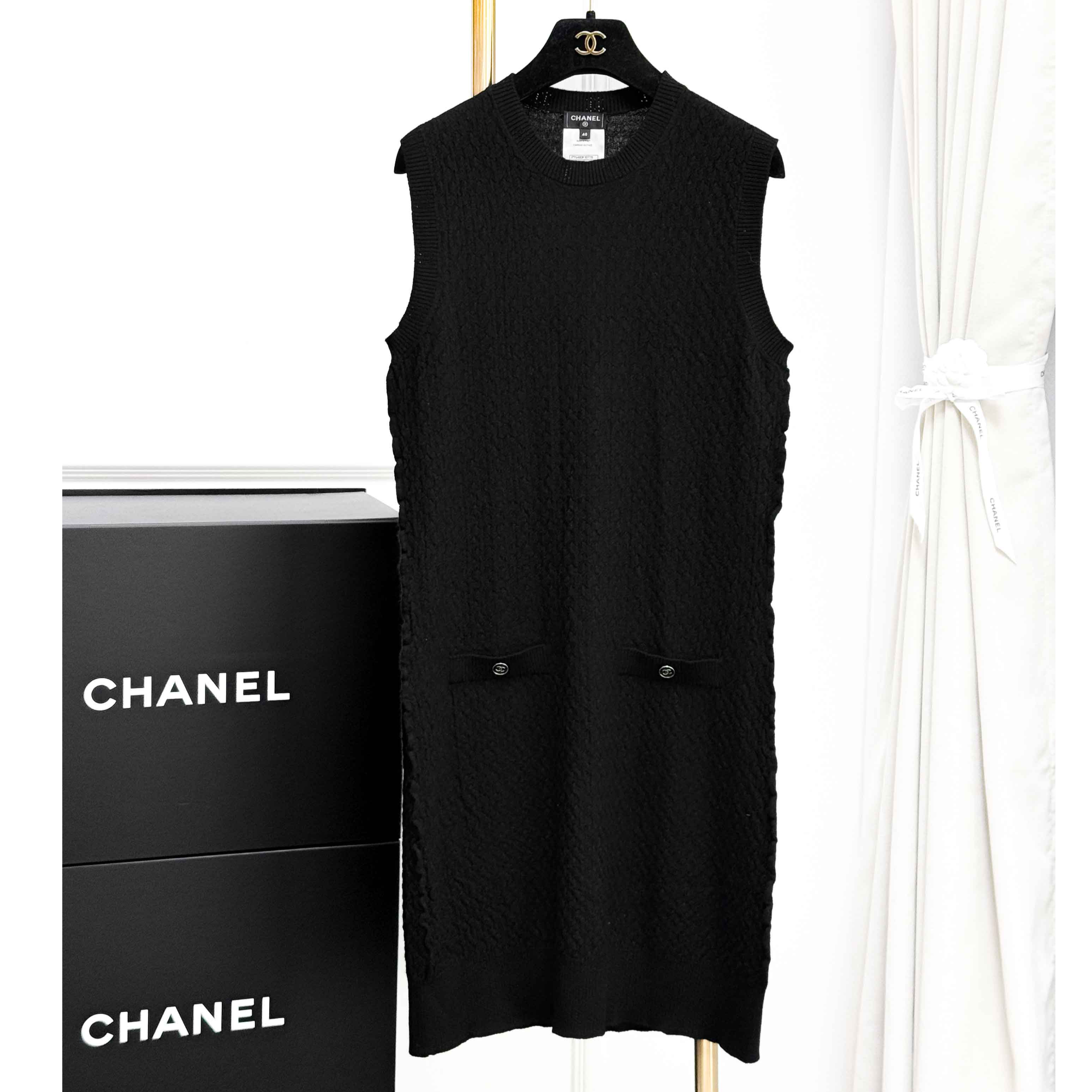 99新 Chanel/香奈儿 40码23A黑色木耳边圆领无袖针织连衣裙