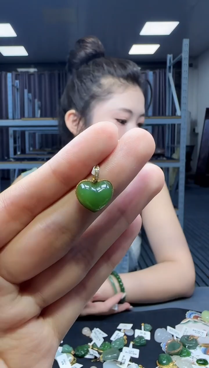 和田玉18K金镶嵌挂件1