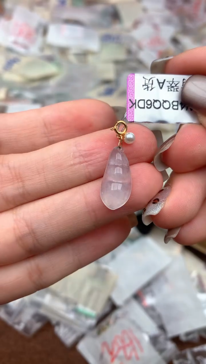 18K金镶嵌挂件翡翠—