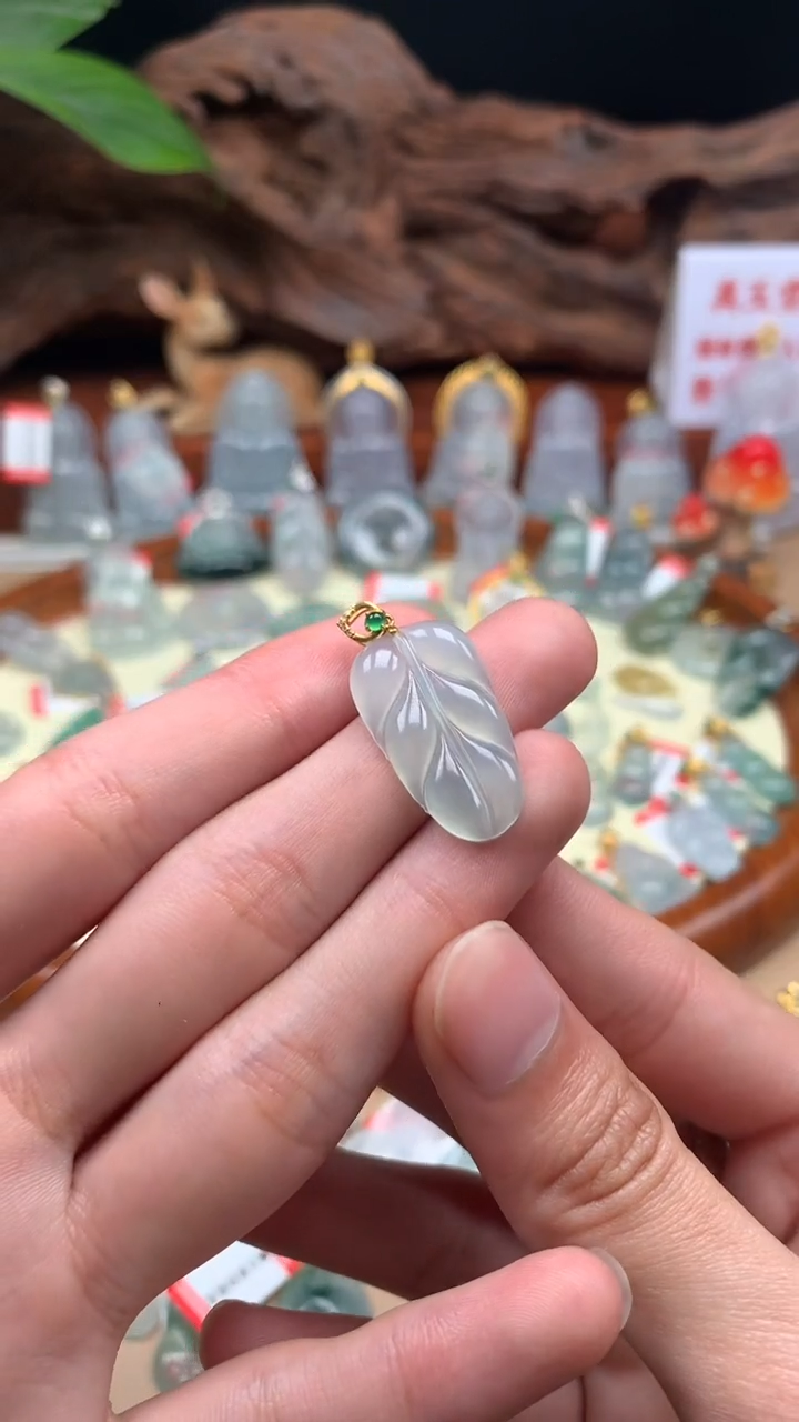 【闪购商品】翡翠颈饰18K金镶嵌叶子