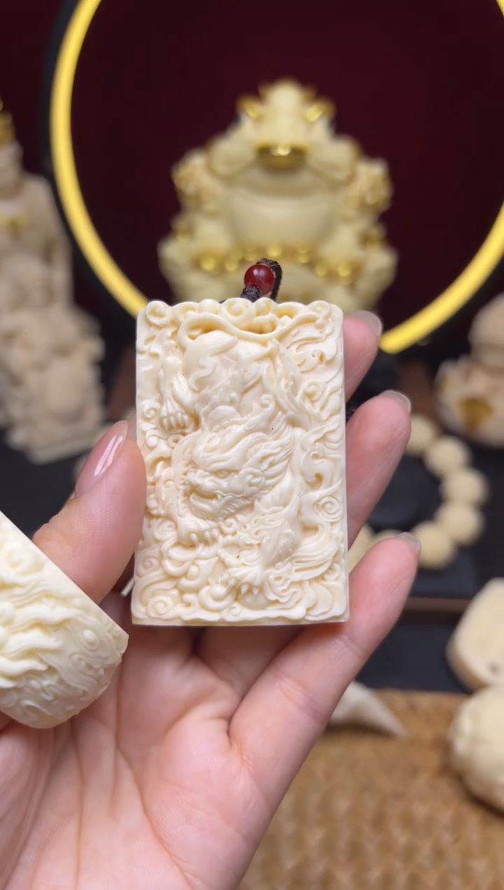 象牙果金钱貔貅  牌  