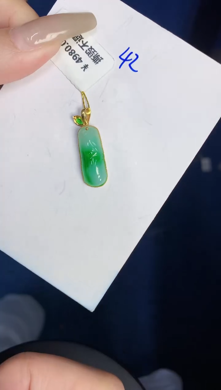 【闪购商品】翡翠颈饰18K金镶嵌0000000000