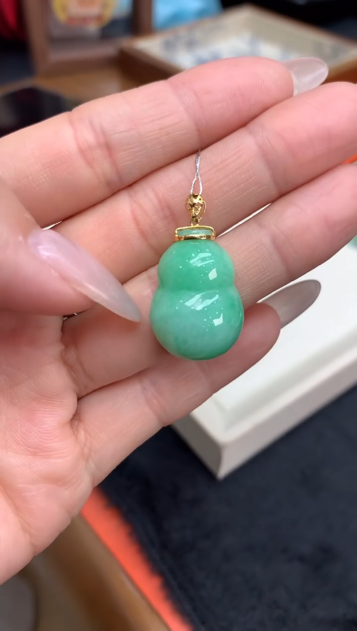 【闪购商品】翡翠颈饰18K金镶嵌葫芦