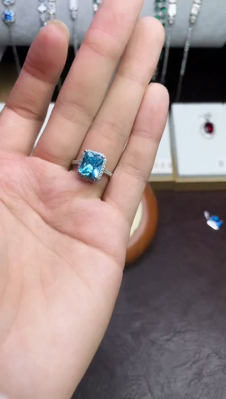 合金合成钻石蓝宝戒指