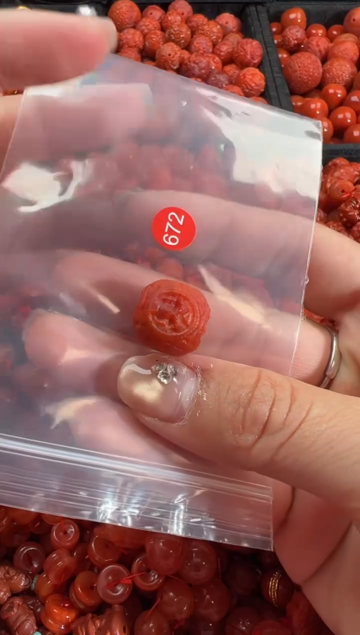 南红玛瑙未镶嵌颈饰1