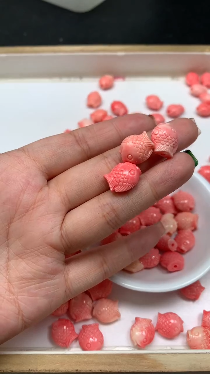 未镶嵌散珠拼合珍珠（马贝珠）M791 女皇贝 小鱼13*15mm3个5.8元