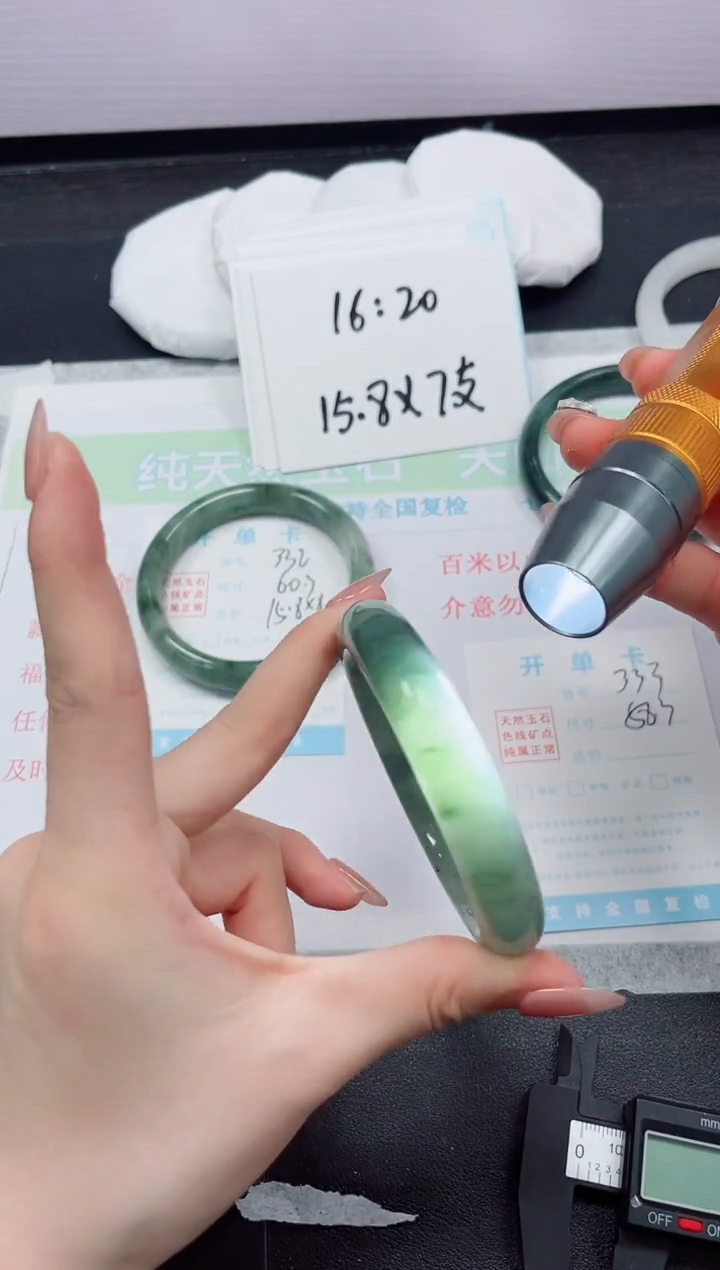 【闪购商品】石英质玉手镯未镶嵌333-58.3